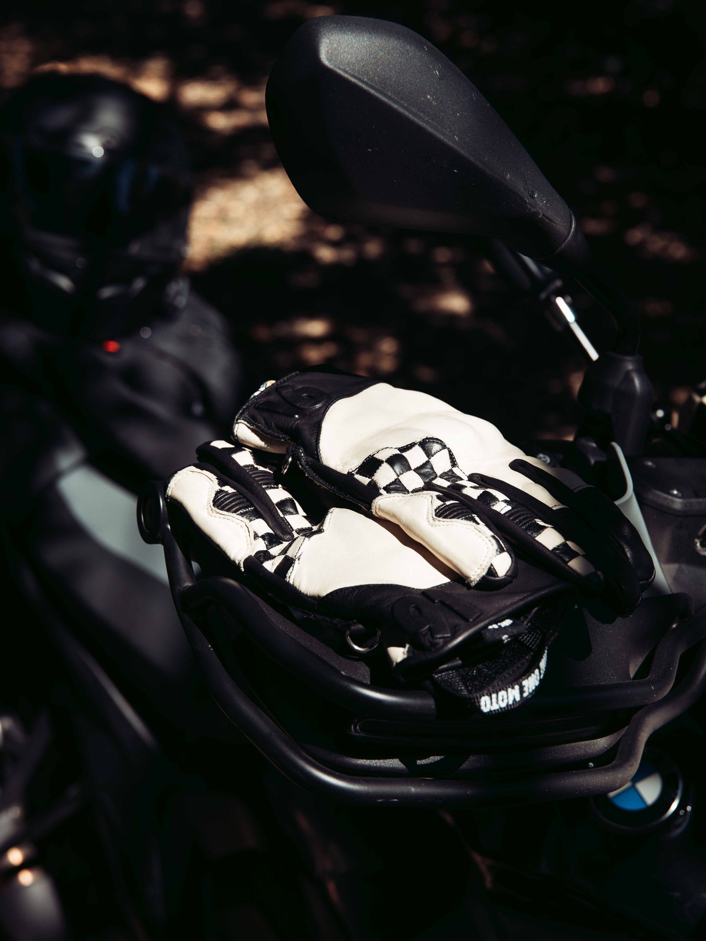 Checkmate Gloves B&W (NEW)